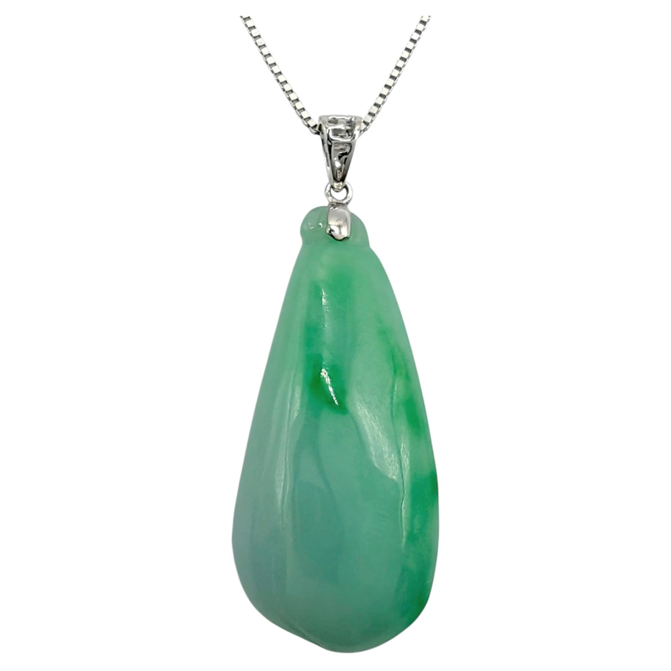 Colgante de jadeíta birmana tallada en forma de melón de la suerte, de color verde manzana, en oro blanco de 18 quilates en venta