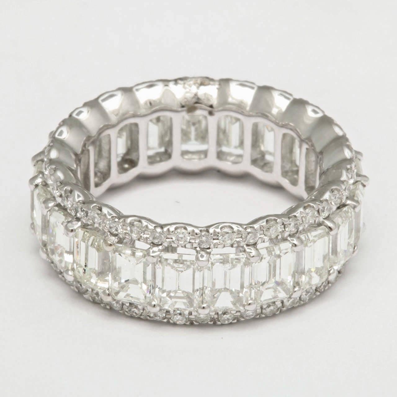 Stunning Emerald Cut Diamond Gold Eternity Band In New Condition For Sale In New York, NY
