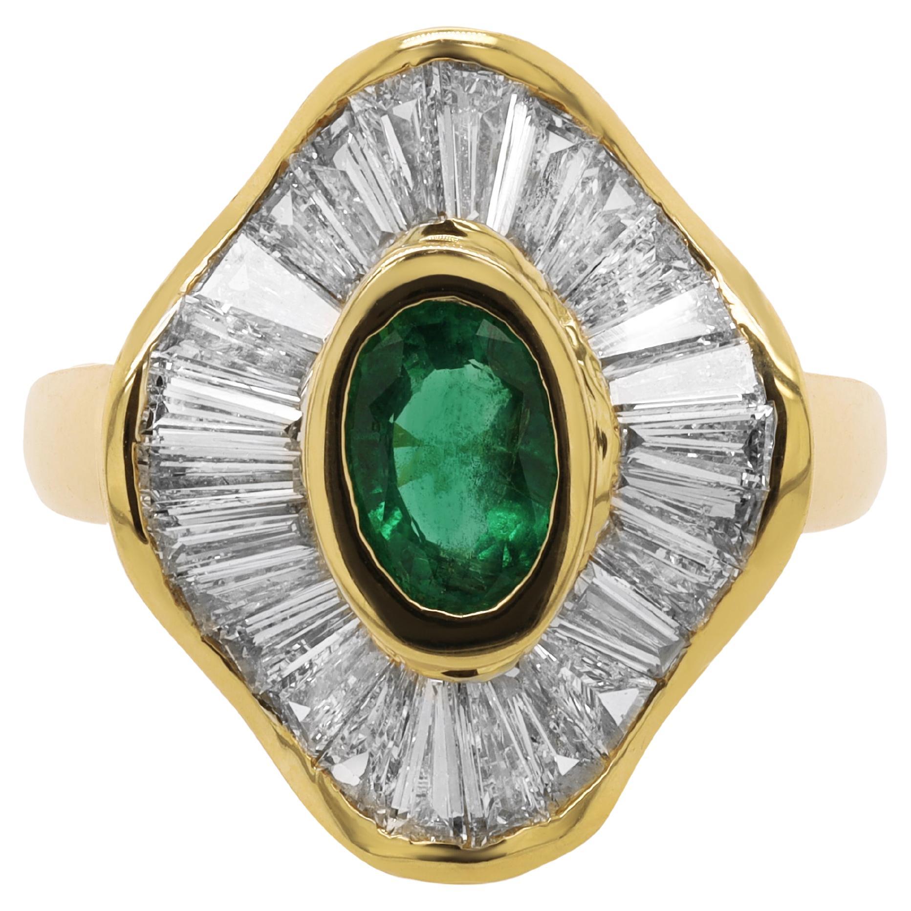 14kt YG Ring with 1.57ct Diamonds Bg and 0.80cts Emerald For Sale