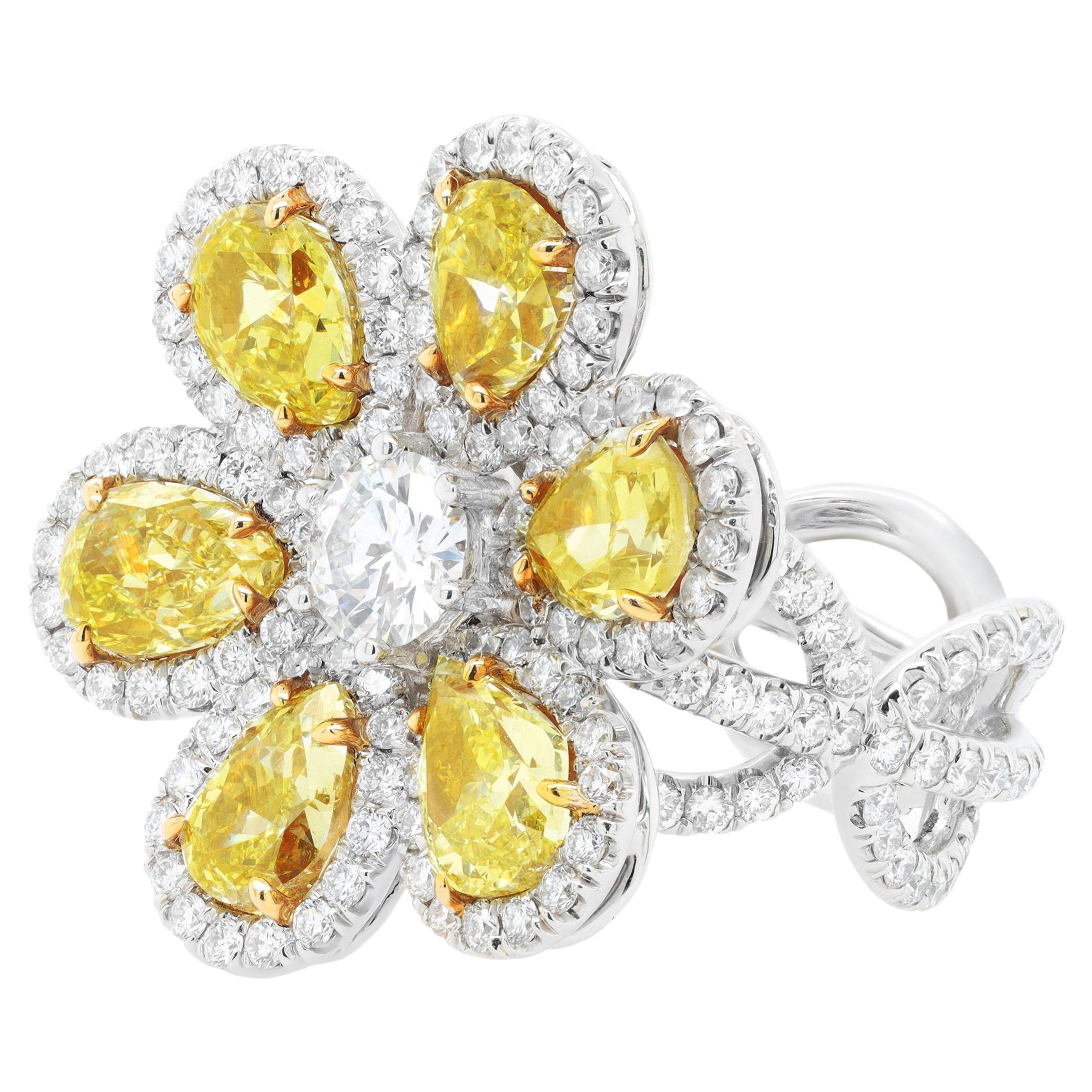 Bague à fleur de diamant jaune fantaisie avec cinq diamants en forme de poire certifiés GIA