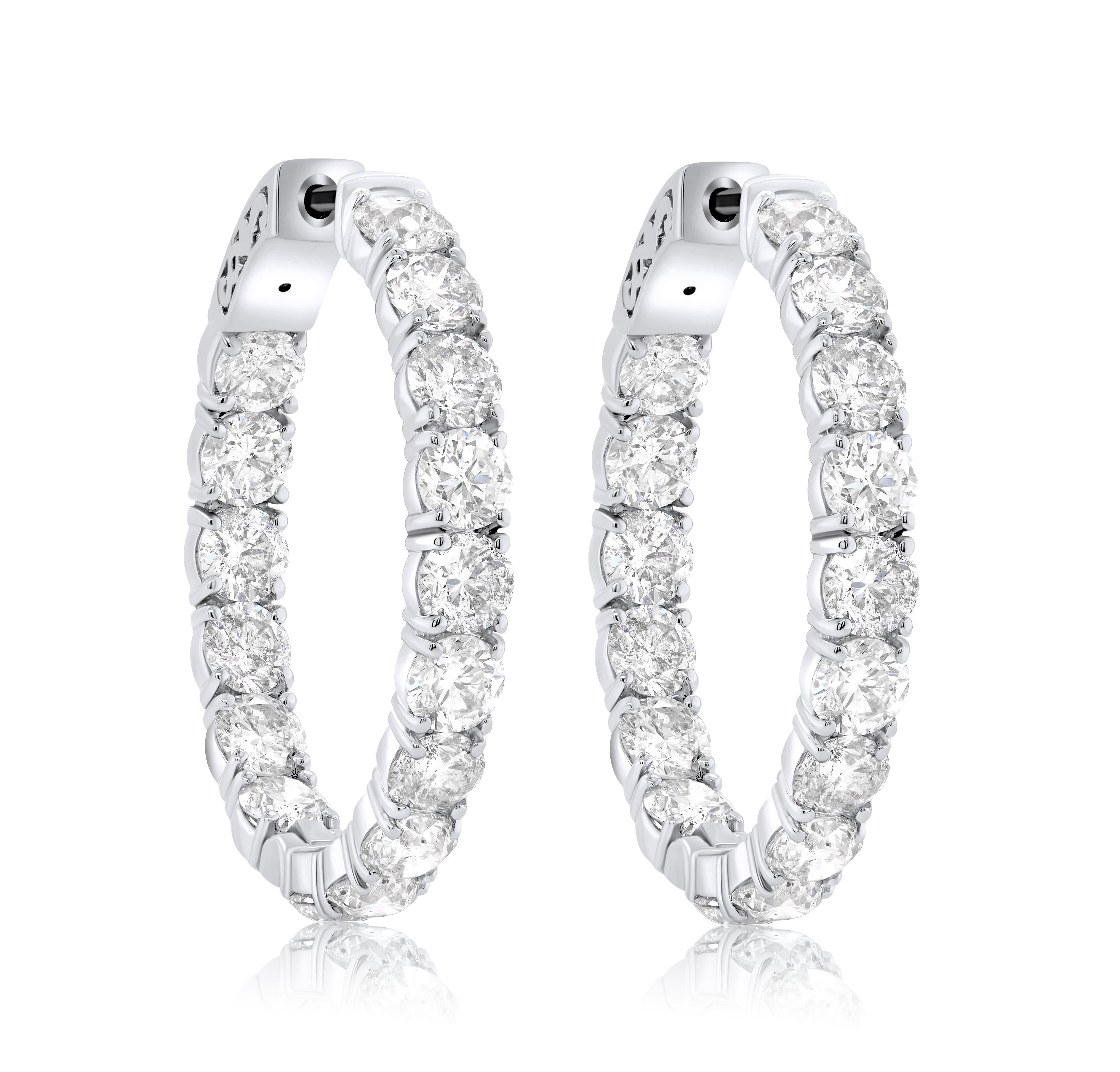 Boucles d'oreilles en or blanc 18 ct de forme ovale à l'envers ornées de 9.70 cts tw de diamants ronds (32 pierres)