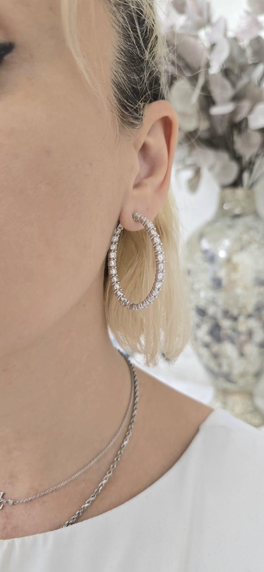 Taille ronde A&M. Custom 11.00 Cts. Créoles à diamants en or blanc 18K en vente