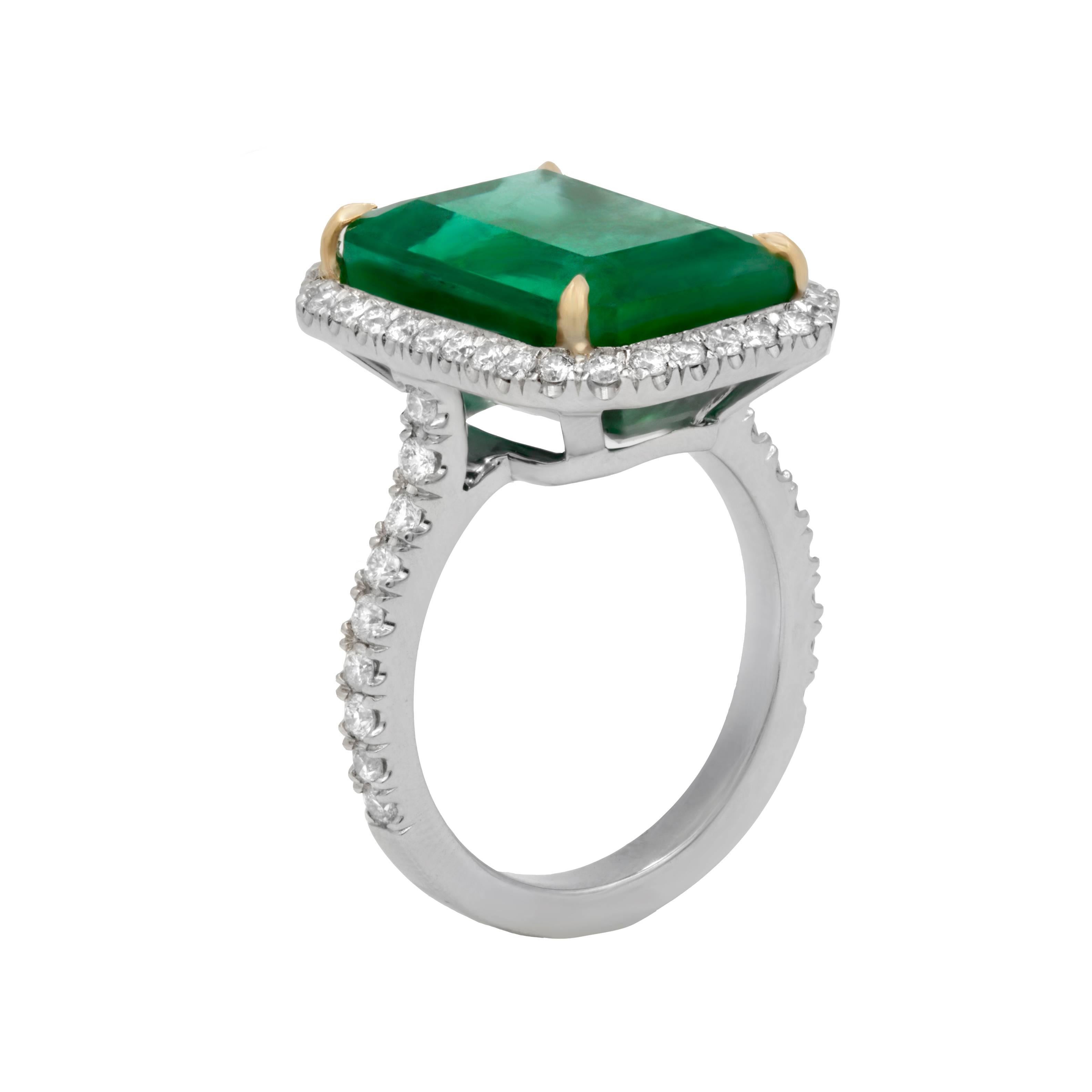 Stunning Green Emerald and Diamond Ring, the center stone is 10.10 Carats Green Emerald, certified. Surrounded by round brilliant cut diamonds going all the way around,
