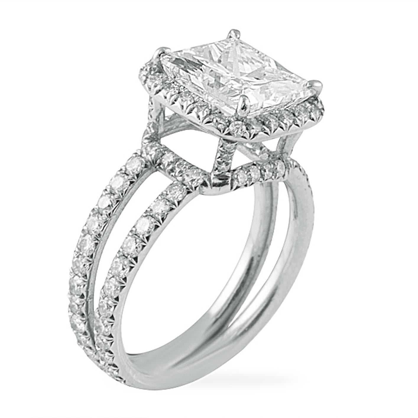 Platinum Engagement ring that features 3.00ct G-VS2 GIA Certified Princess Cut main stone Diamond, surrounded by 1.40cts halo and sides diamonds.