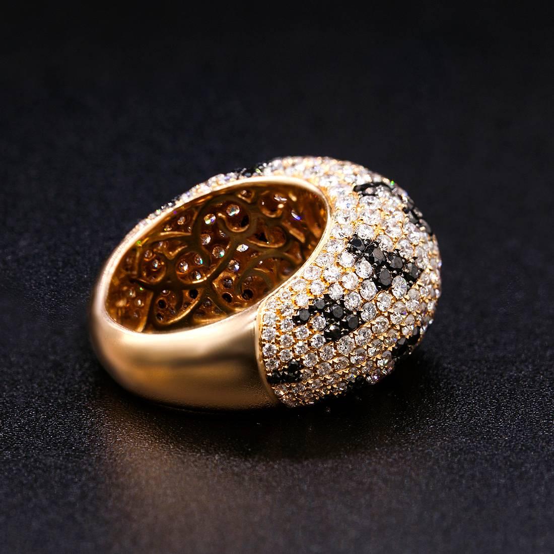 18 Karat Rose Gold Black and White Dome Diamond Ring In New Condition In New York, NY