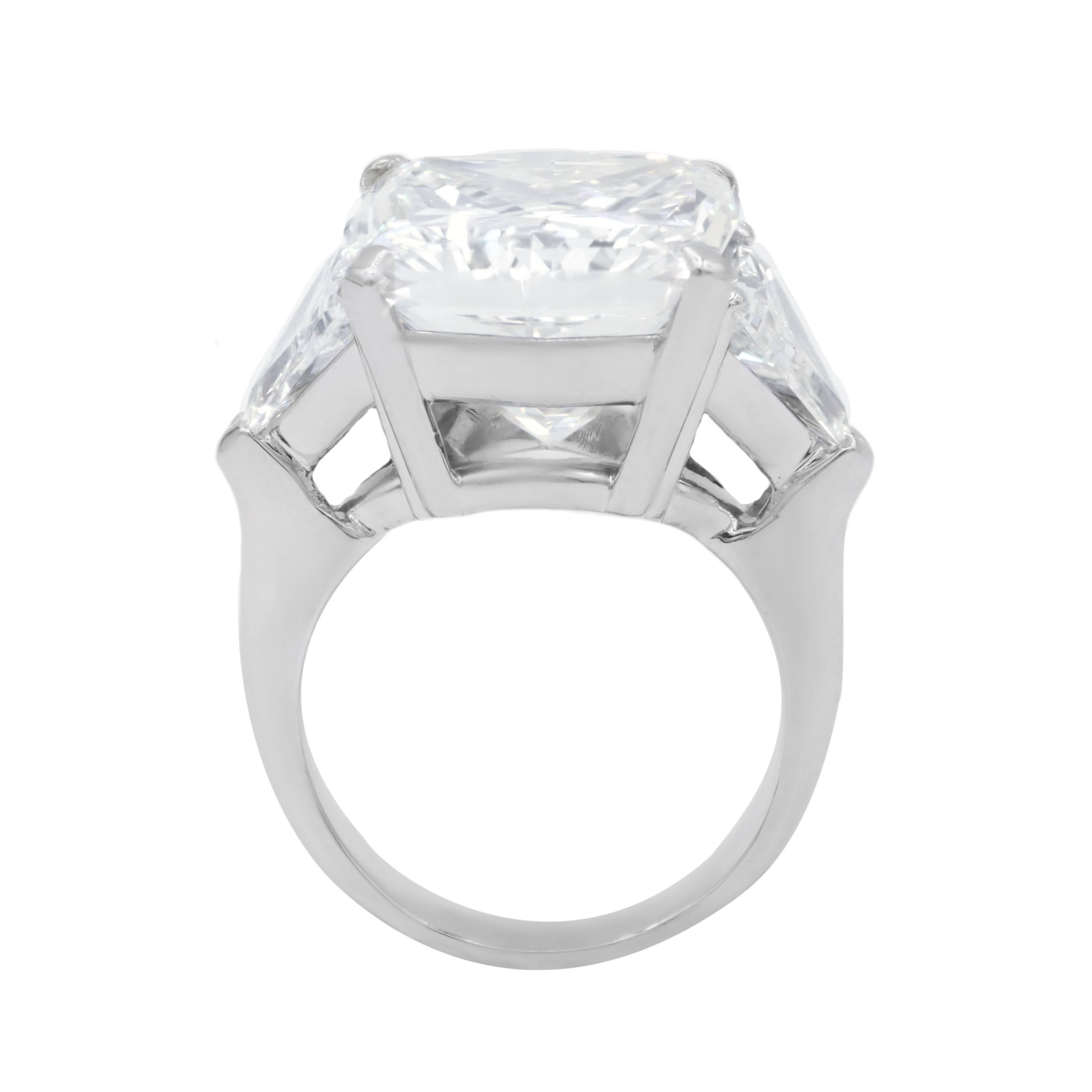 GIA Certified 13.73 Carat Radiant Cut Diamond Ring In New Condition In New York, NY