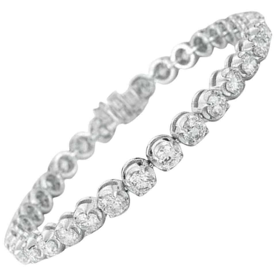 Baguette Diamond Bow Bracelet For Sale at 1stDibs