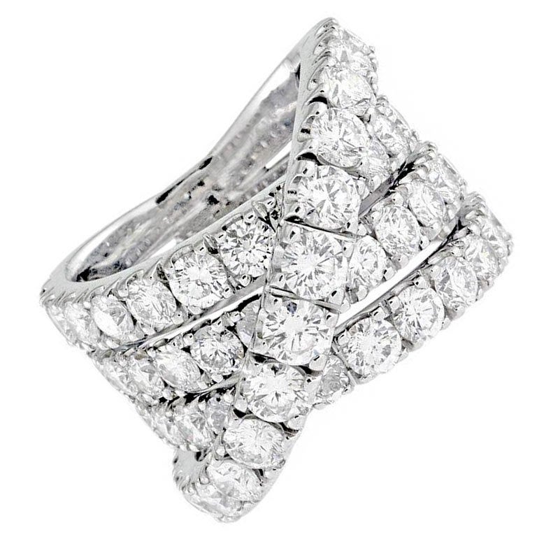 7.50 Carats Criss-Cross Diamond Band Ring For Sale