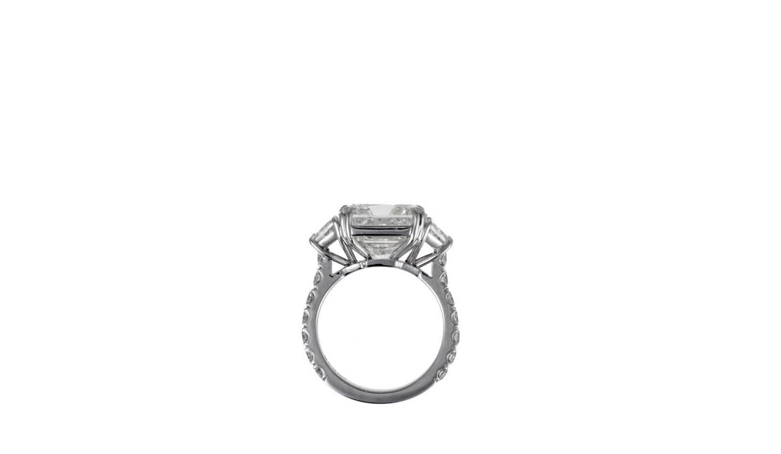 Prächtiger 10,08 Diamantring mit Strahlenschliff im Zustand „Neu“ im Angebot in New York, NY