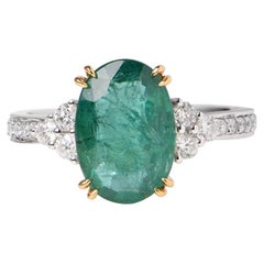 Ring mit Smaragd und Diamant aus 18 Karat Weißgold