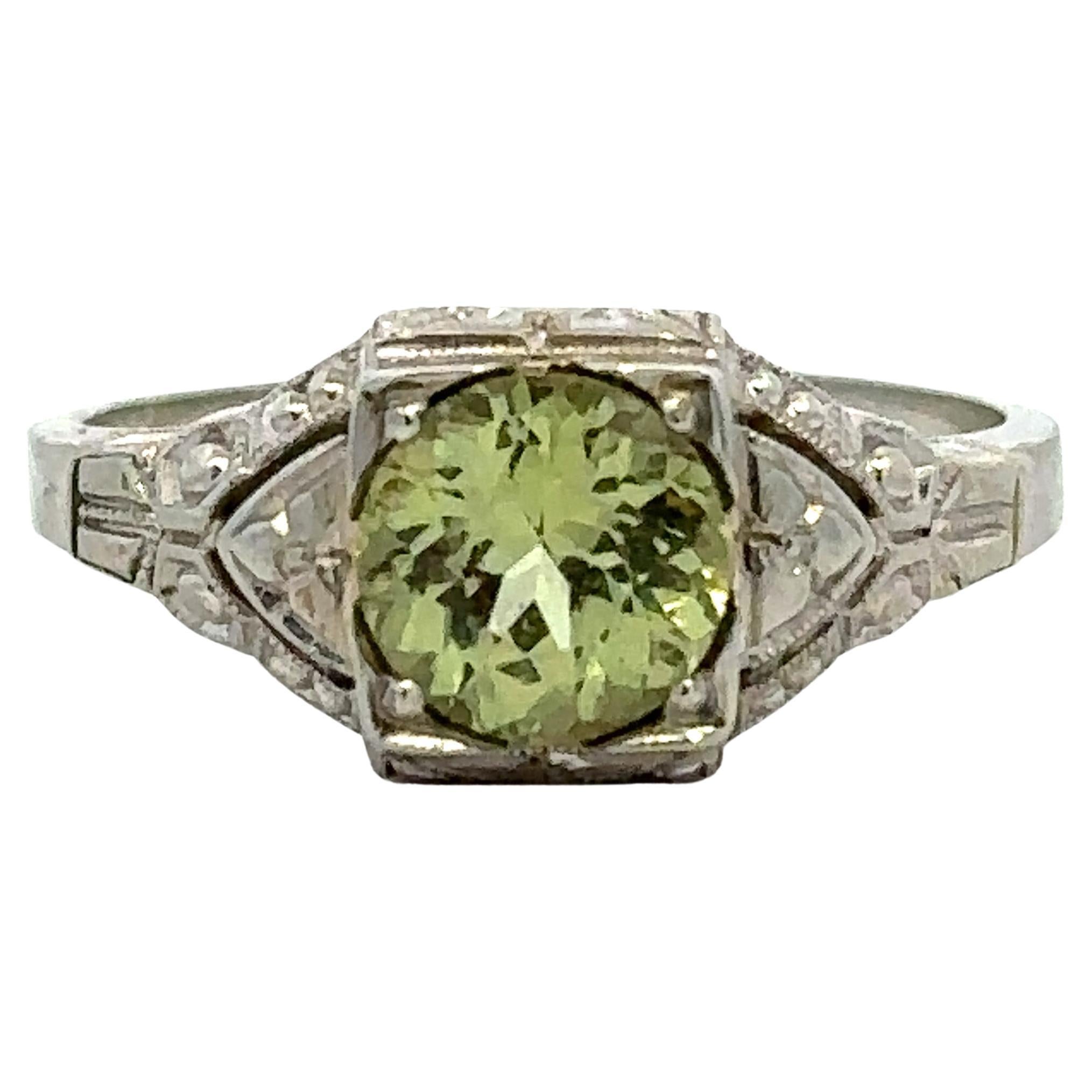 18k Green Sapphire Ring For Sale