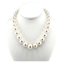 Collana a filo di perle bianche dei Mari del Sud, 12,2–15,8 mm, chiusura in metallo placcato oro 18 carati