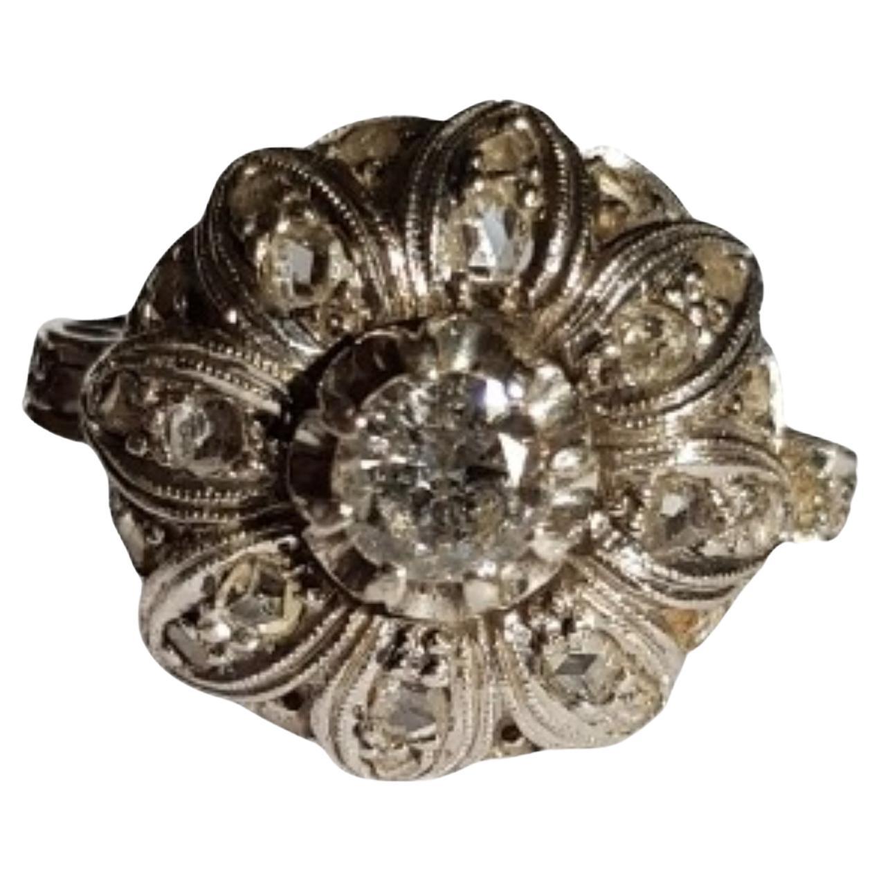 Edwardianischer Diamant-Cluster-Ring in Platin, ca. 1910 im Angebot