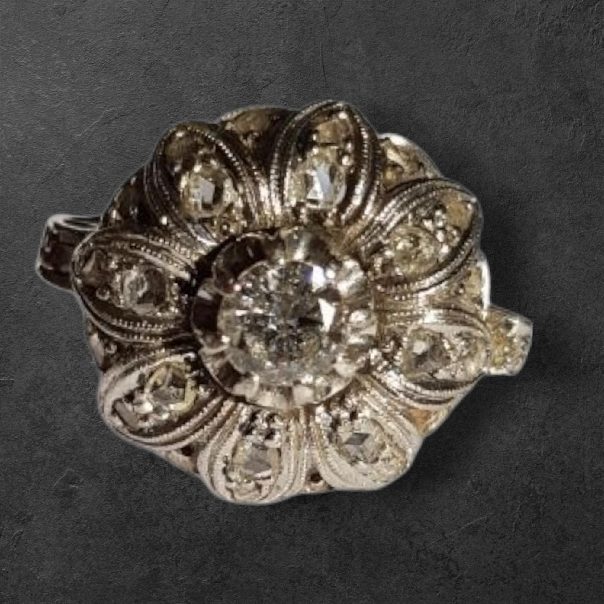 Edwardianischer Diamant-Cluster-Ring in Platin, ca. 1910 im Angebot 3
