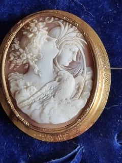 Victorian Hand-Carved Shell Cameo Brooch in 9K Gold, Mytholoical Scene. Ca. 1880