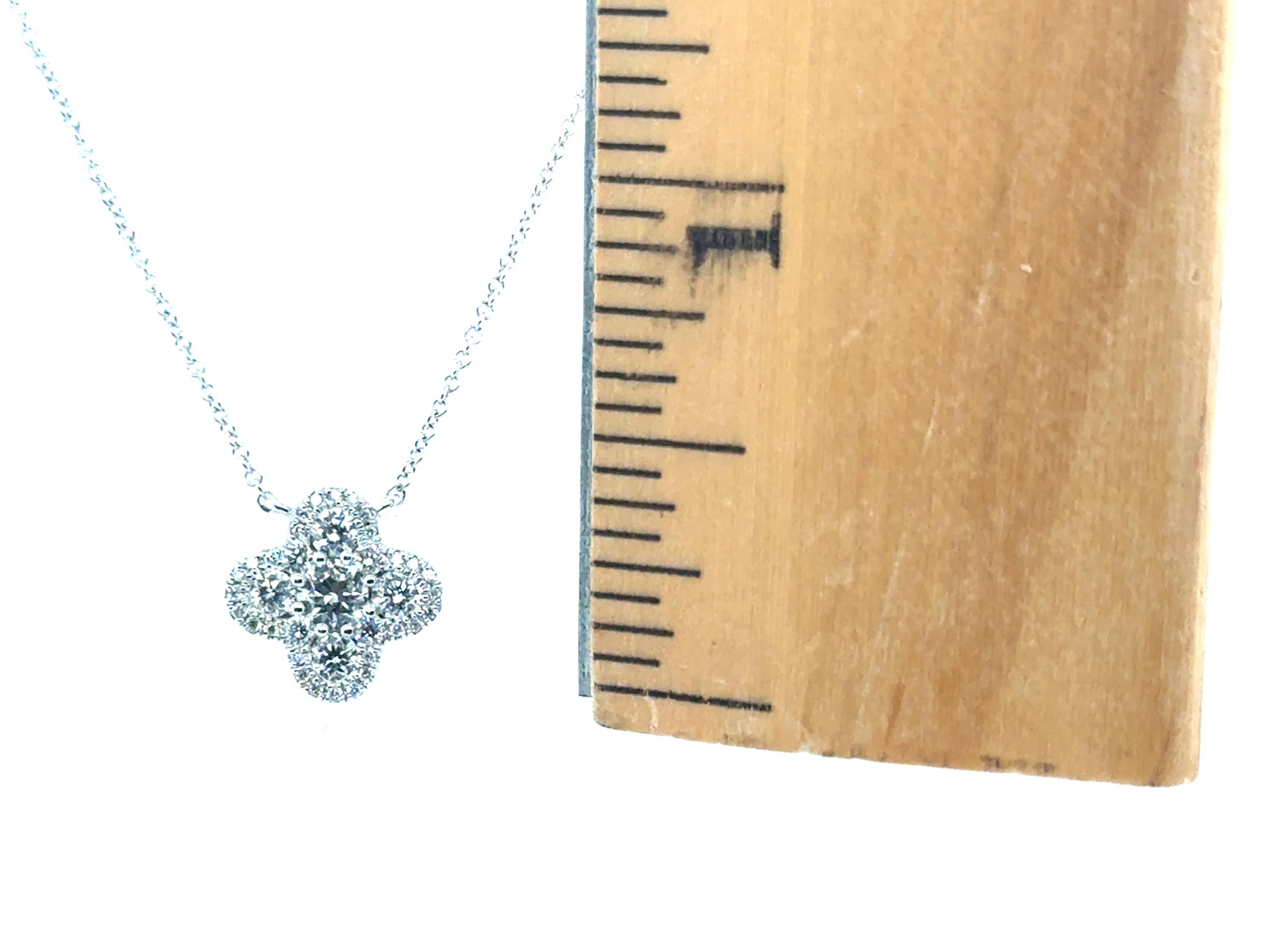 Collier pendentif diamant Flower Clover .56ct 18K Odelia Brand New MSRP $3, 750 Unisexe en vente