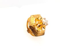 Orecchino a bottone vittoriano con un unico diamante da 0,08 ct, taglio Old Mine, chiusura a vite, anni 1860-1880, 14K