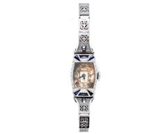 Vintage-Damenarmbanduhr von Bulova aus 14-karätigem Gold, 1920er Jahre, mit graviertem Saphir im French-Cut im Art-Déco-Stil