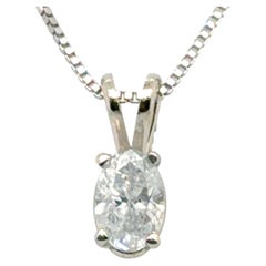 Colgante solitario con diamante ovalado de 0,46 ct, D-E, SI2, en collar de oro blanco de 14K