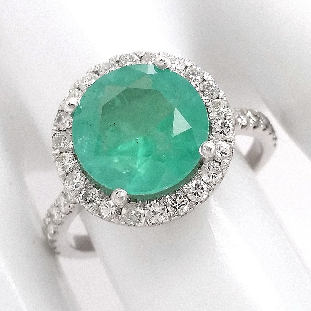 IGI Certified 3.27ct Total Wight Emerald and Diamond Ring