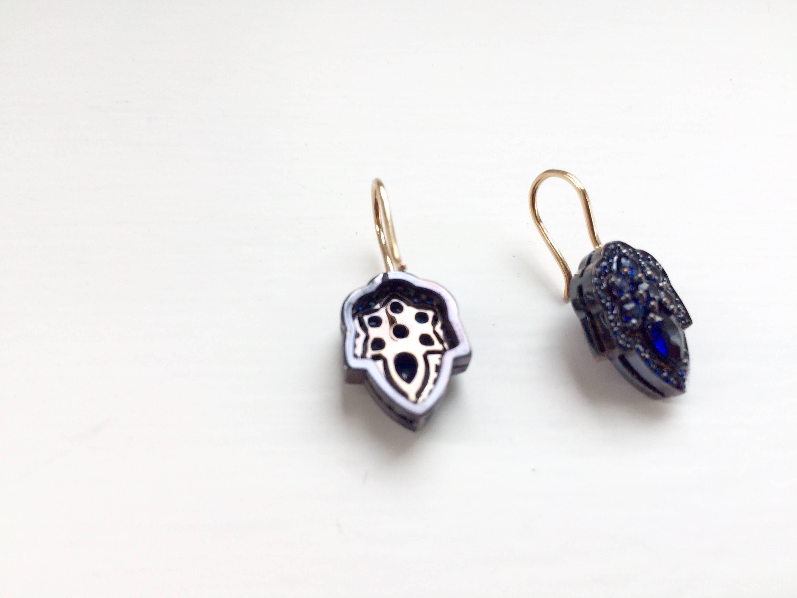 Ana De Costa Blue Sapphire Yellow Gold Pear Drop Earrings In New Condition In London, Kent