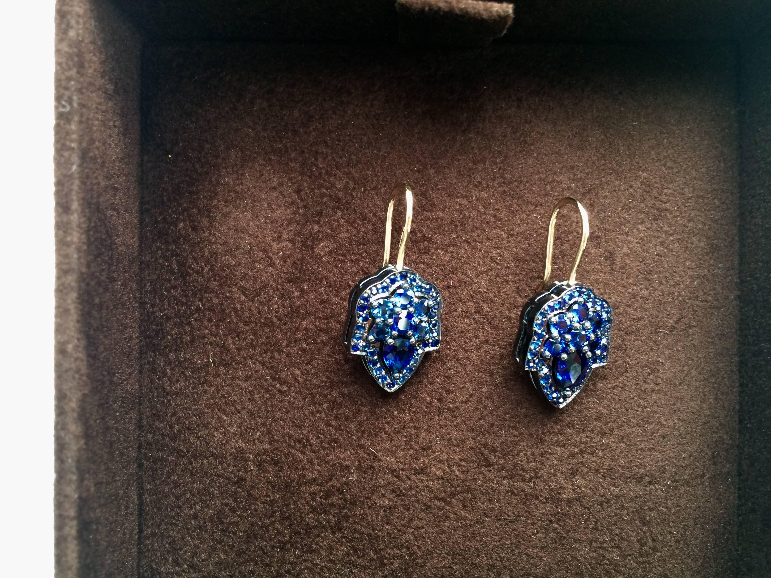 Ana de Costa Blue Sapphire Yellow Gold Pear Drop Earrings For Sale 2