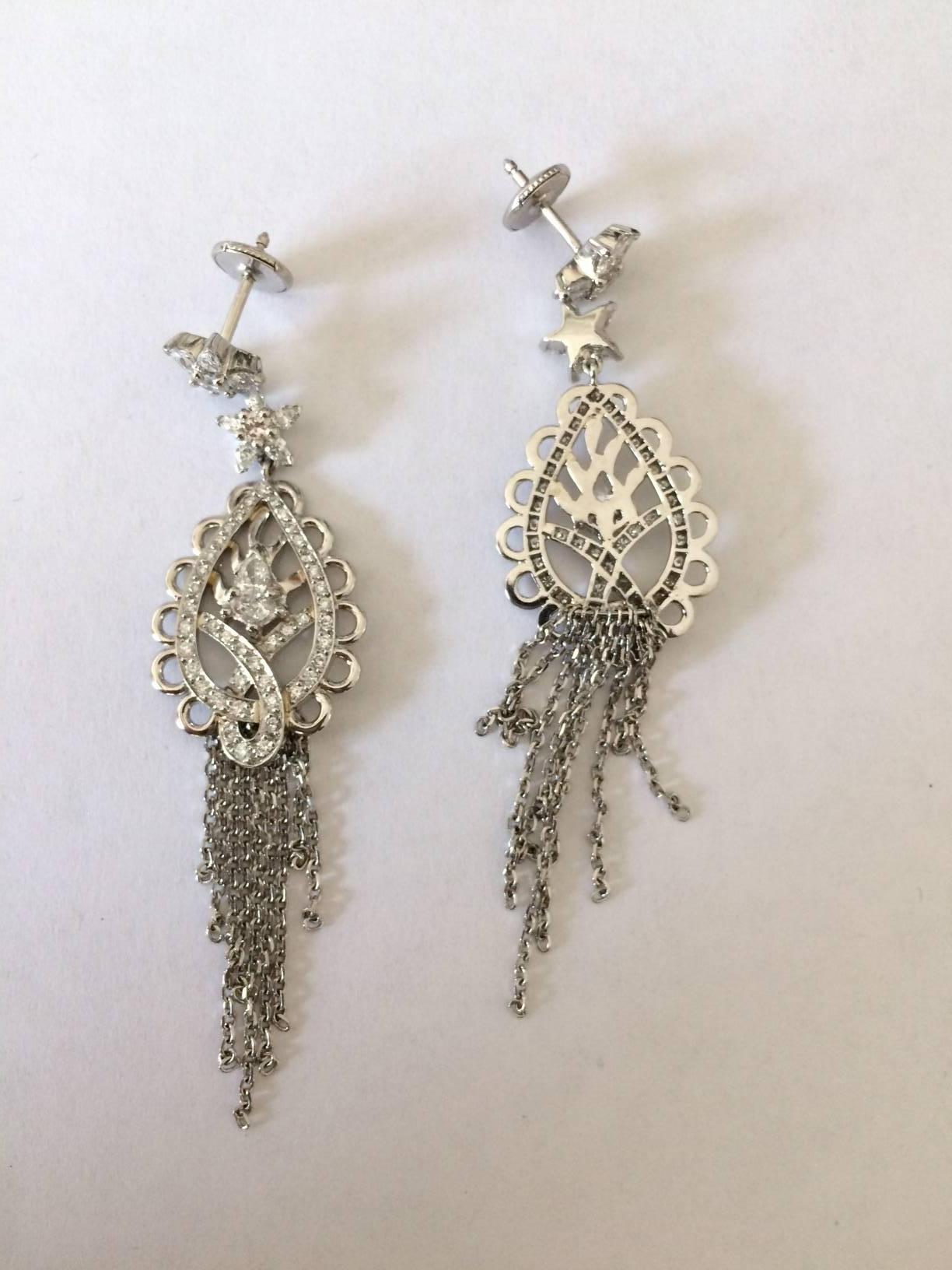 Ana de Costa Pear Round White Diamond Platinum Paisley Drop Chain Earrings In New Condition For Sale In London, Kent