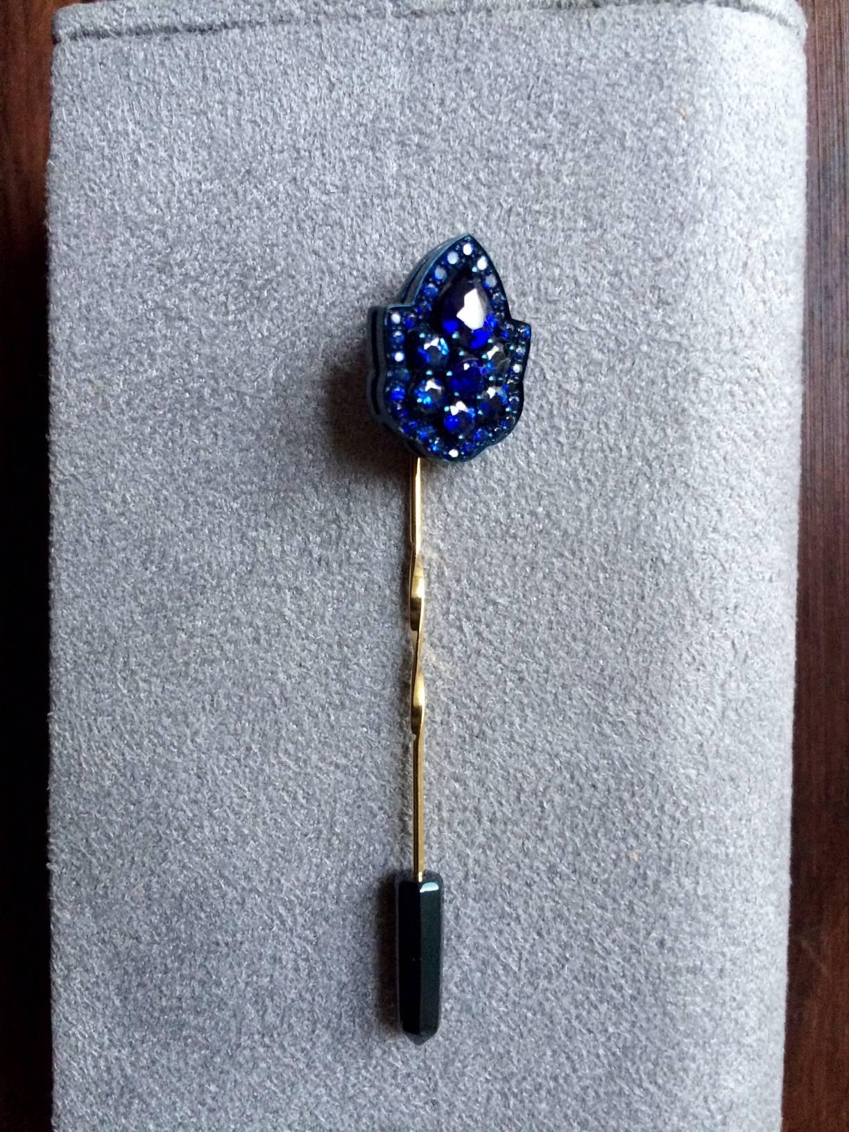 Contemporary Ana de Costa for Rolls-Royce Yellow Gold Blue Sapphire Pear Pin For Sale