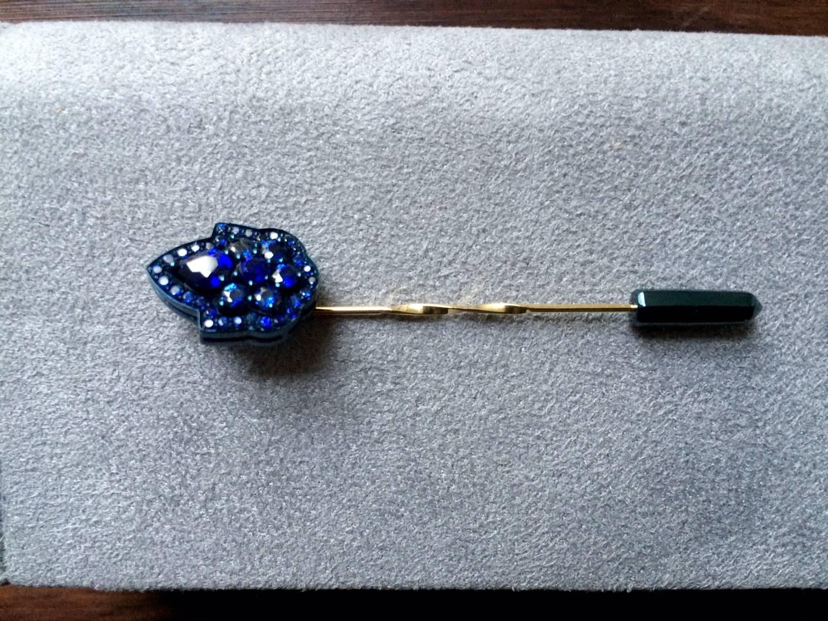 Pear Cut Ana de Costa for Rolls-Royce Yellow Gold Blue Sapphire Pear Pin For Sale