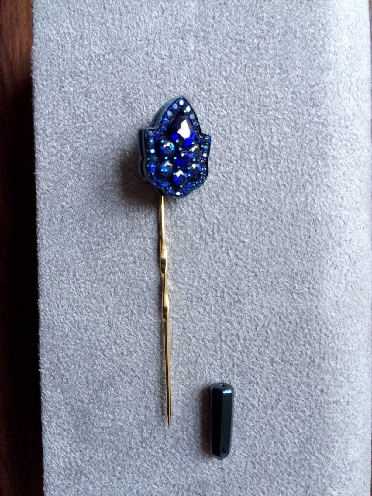 Women's or Men's Ana de Costa for Rolls-Royce Yellow Gold Blue Sapphire Pear Pin For Sale
