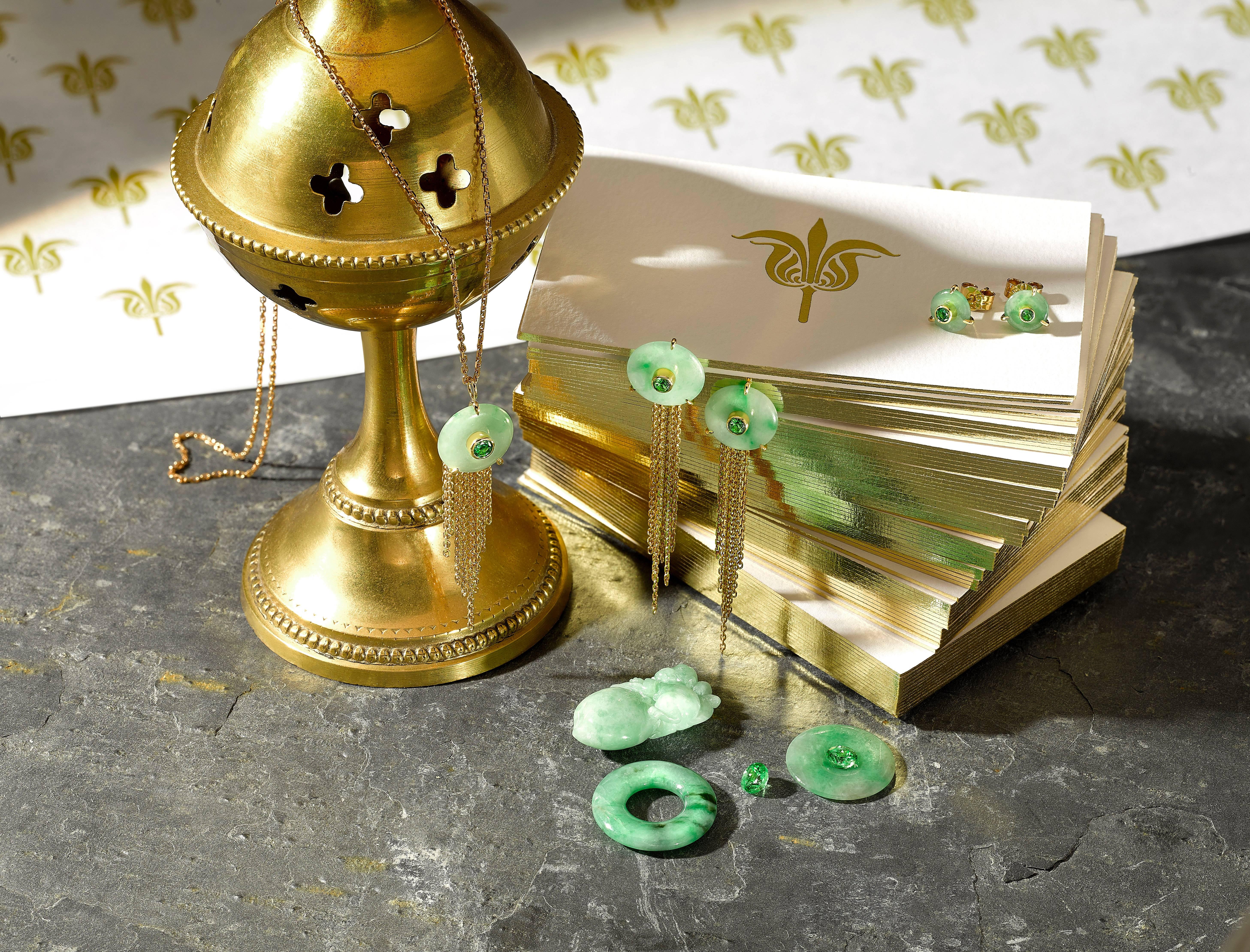 Ana De Costa Yellow Gold Round Green Diamond Green Jade Circular Disc Earrings (Rundschliff) im Angebot