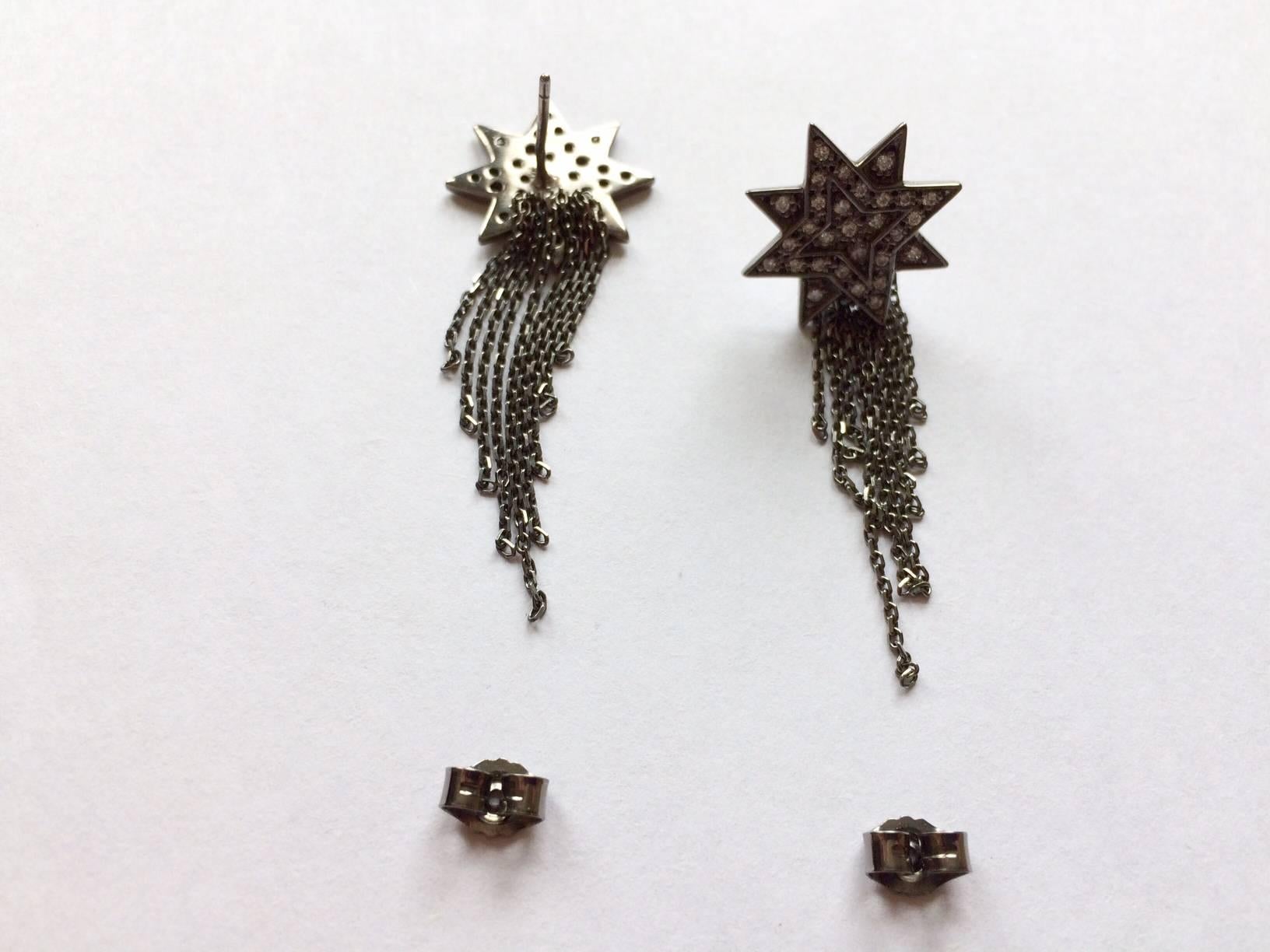 Ana de Costa Blackened White Gold Round White Diamond Star Drop Chain Earrings im Zustand „Neu“ im Angebot in London, Kent