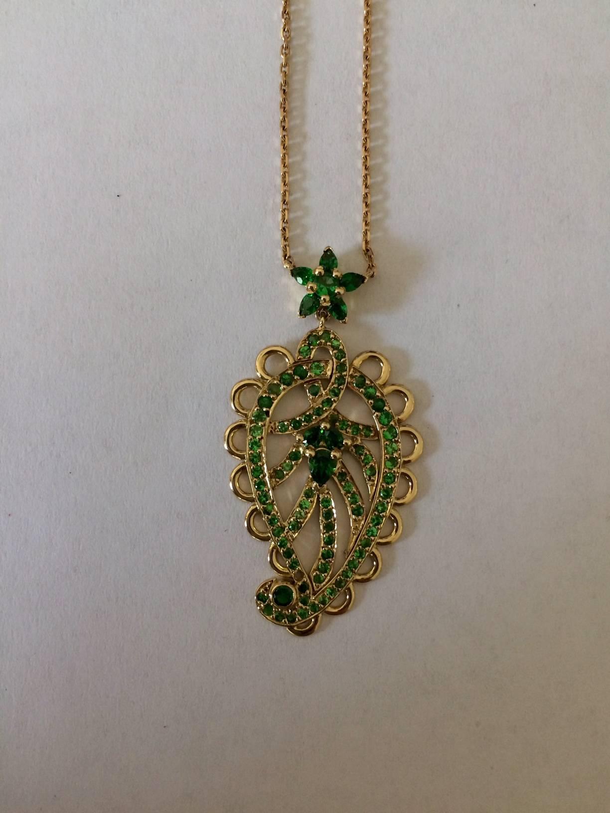 Round Cut Ana de Costa Round Pear Tsavorite Garnet Yellow Gold Paisley Drop Chain Pendant For Sale