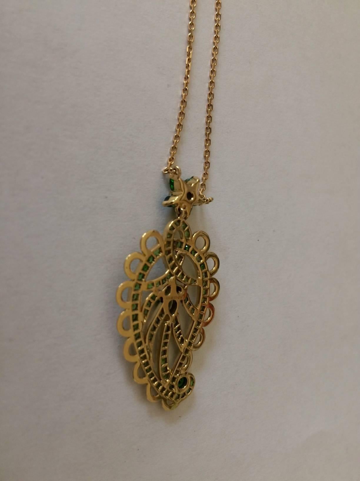 Ana de Costa Round Pear Tsavorite Garnet Yellow Gold Paisley Drop Chain Pendant In New Condition For Sale In London, Kent