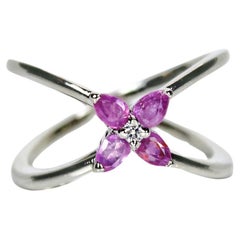 Anello con rubini rosa naturali a forma di pera