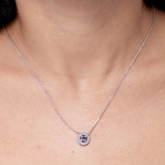 Pendentif de style vintage en argent avec saphir en halo, 0,4 carat au total, orné de détails milgrain