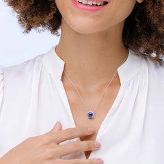 Pendentif pour femme avec saphir bleu taille CTW de 2,48 carats, monture « halo » et filigrane en argent