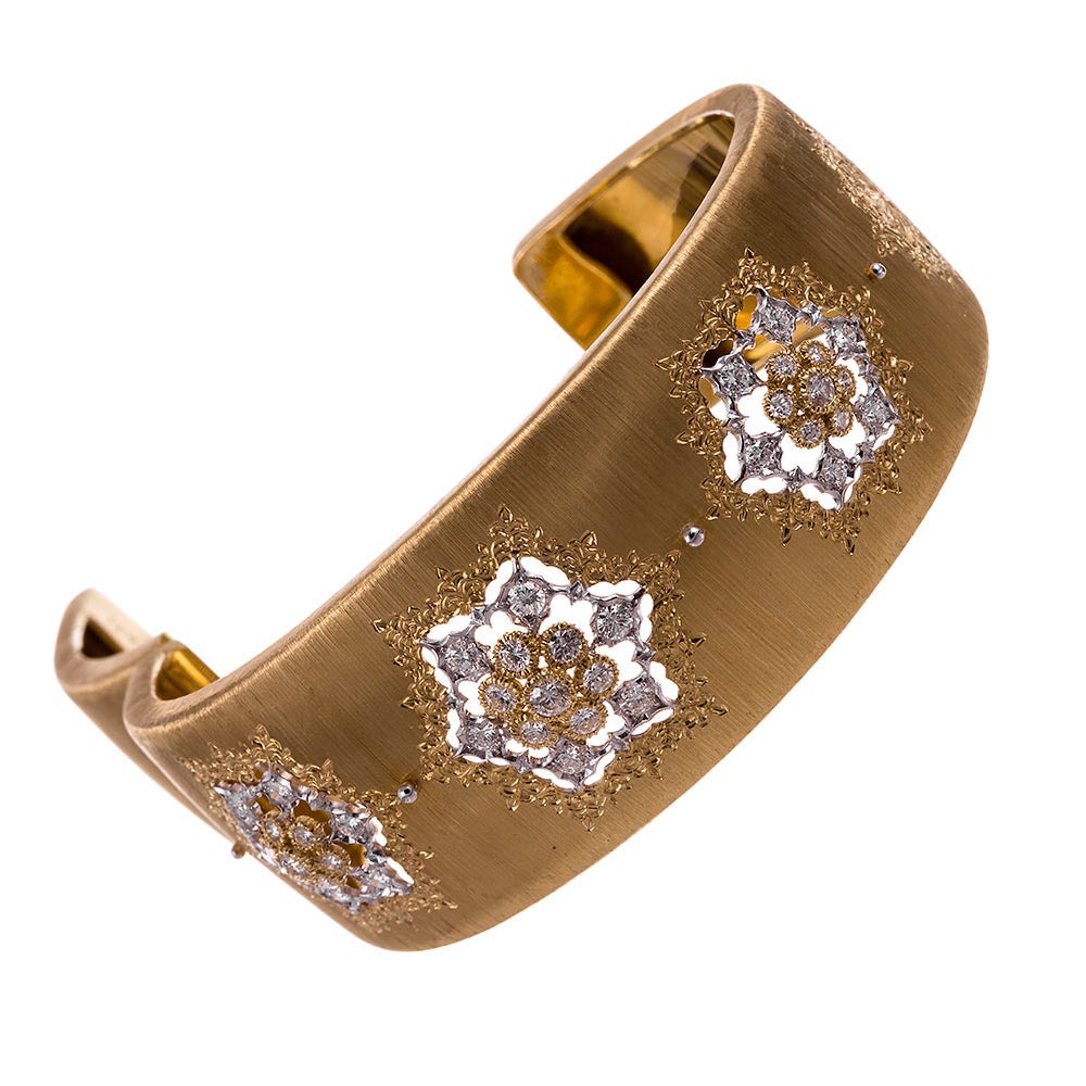 A classic piece compliments of possibly the world’s most esteemed goldsmith. This is what devotees love about Buccellati’s iconic designs! The style is instantly recognizable to those who are already fans, with a distinctive, rich, textured gold