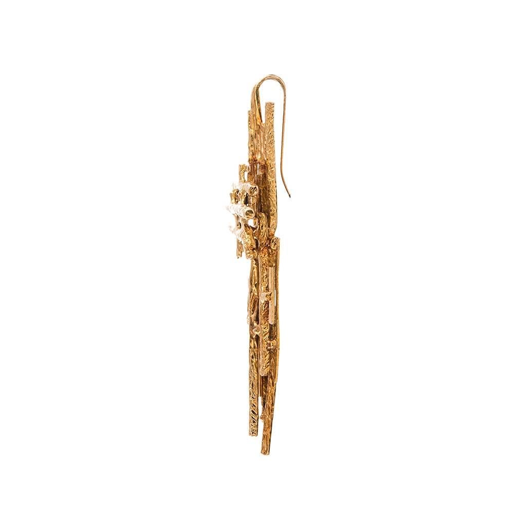 A clearly vintage design with much retro charm, compliments of Peter Lindeman. Made of 18k yellow gold and fitted on the back with a single hook, this piece can be worn as a pendant or clipped to a lapel pocket. 3 inches by 2 inches. Signed and