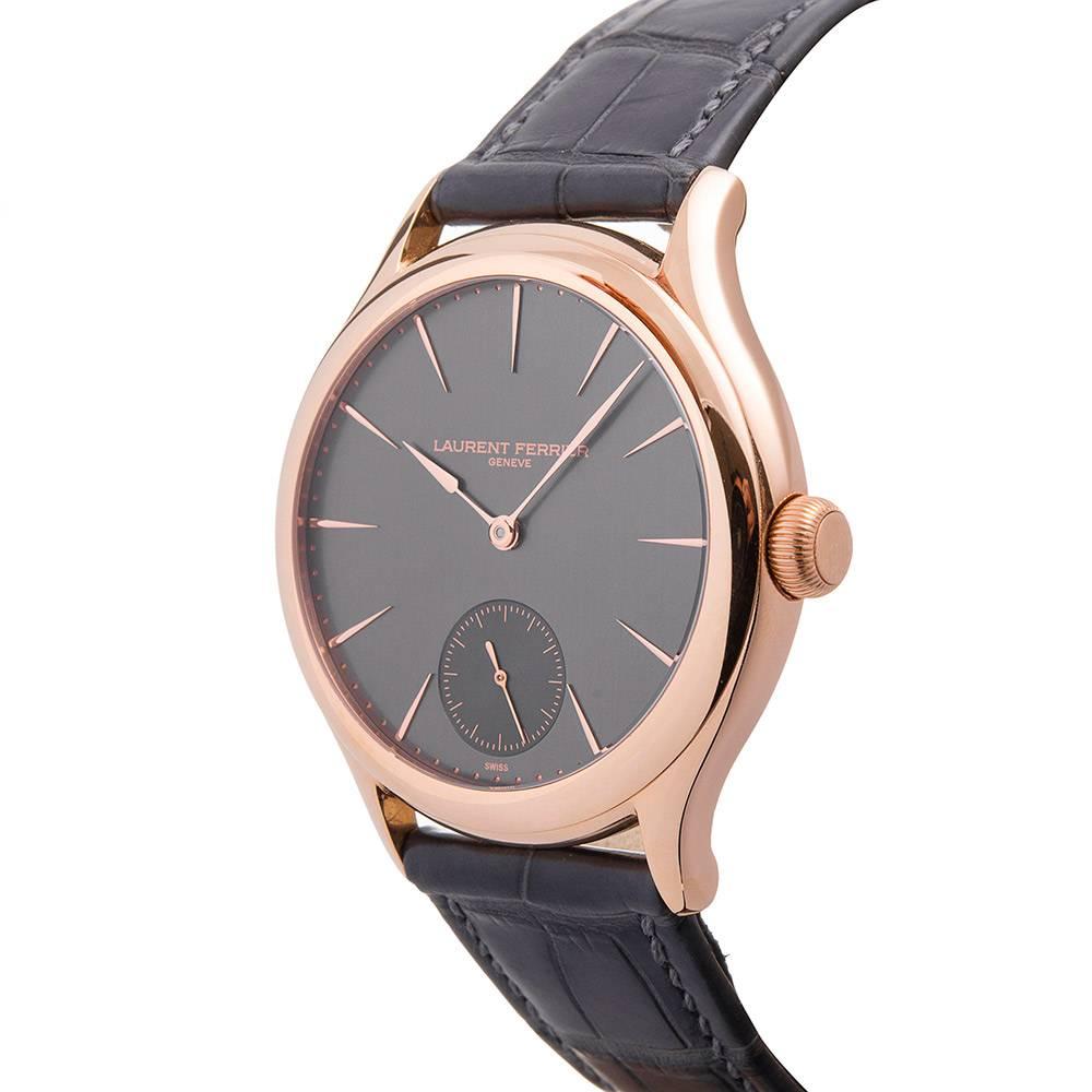 Here is an opportunity to acquire a Laurent Ferrier timepiece at an attractive price. This pre-owned Galet Microrotor in 18 karat red gold must be viewed in person to be truly appreciated. The solid silver dial in a (darker than silver) slate color