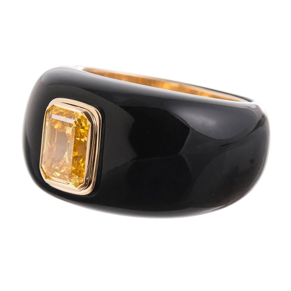 Conceived as a collaboration between Fourtane and Trianon, this truly unique creation is distinctive and, indeed, one-of-a-kind. The onyx mounting has been custom-designed to showcase the alluring beauty of the cultured fancy colored center diamond.