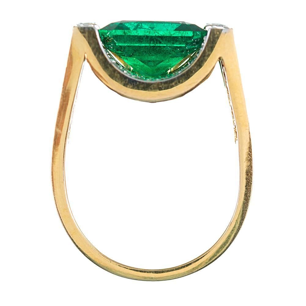 Women's or Men's Contemporary Style 5.00 Carat Emerald and Diamond Ring