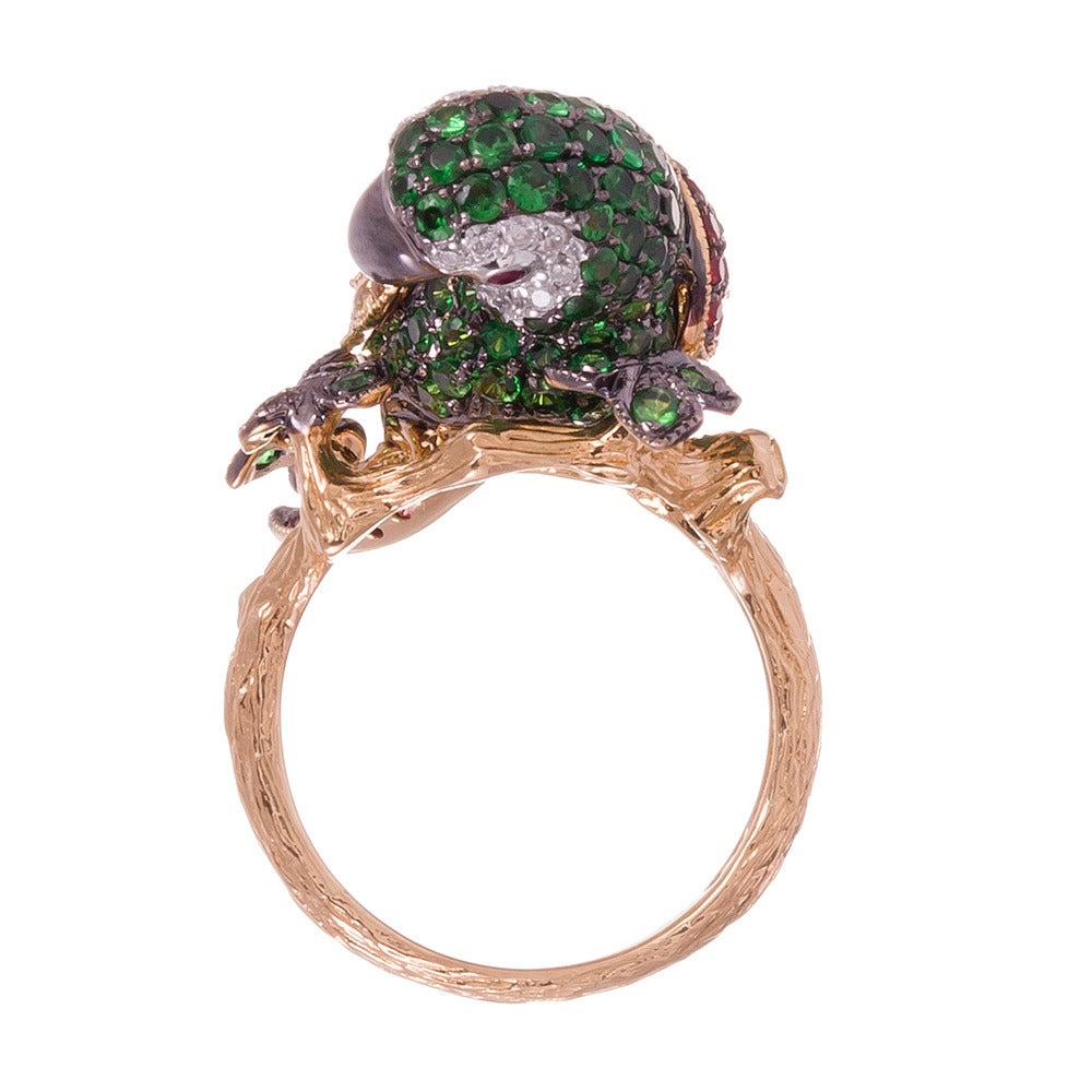 Lifelike Gemstone Gold Parrot Ring In Excellent Condition In Carmel-by-the-Sea, CA