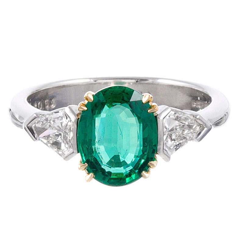 1.90 Carat Emerald and Kite Diamonds Ring