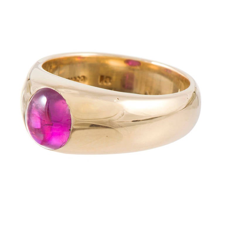 14k Yellow Gold Gypsy style ring, set with a 2.00 carat cabochon ruby. This is a great style to stack with other rings and is extremely comfortable on the finger. Made in the US, circa 1890. Resizable on request.

If this is of interest, kindly