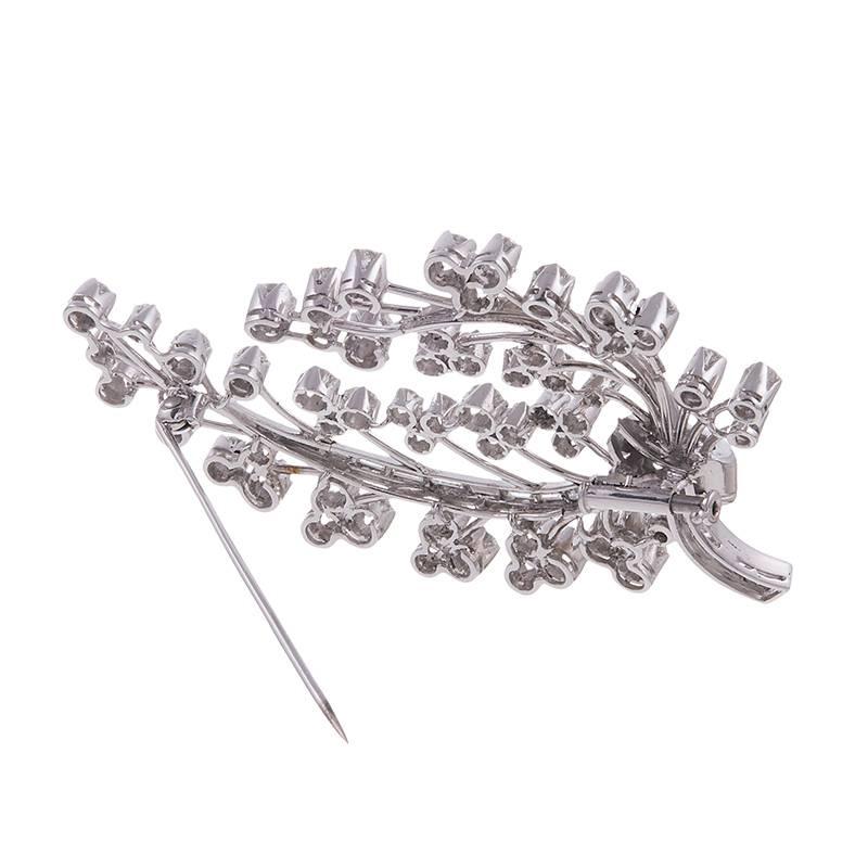 1950s 5.00 Carat Baguette and Round Diamond Flower Brooch In Excellent Condition In Carmel-by-the-Sea, CA