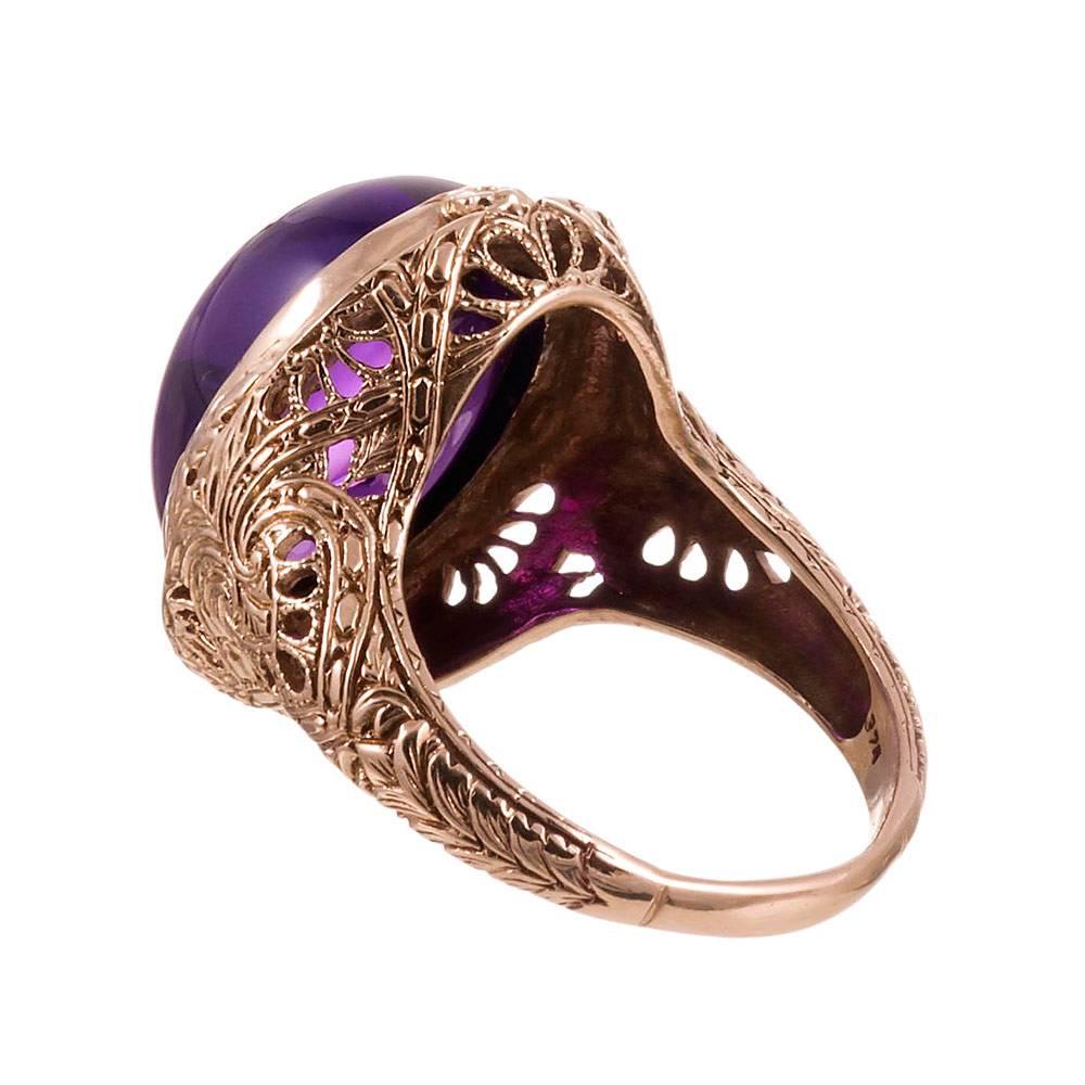 1920s Cabochon Amethyst Gold Filigree Ring In Excellent Condition In Carmel-by-the-Sea, CA
