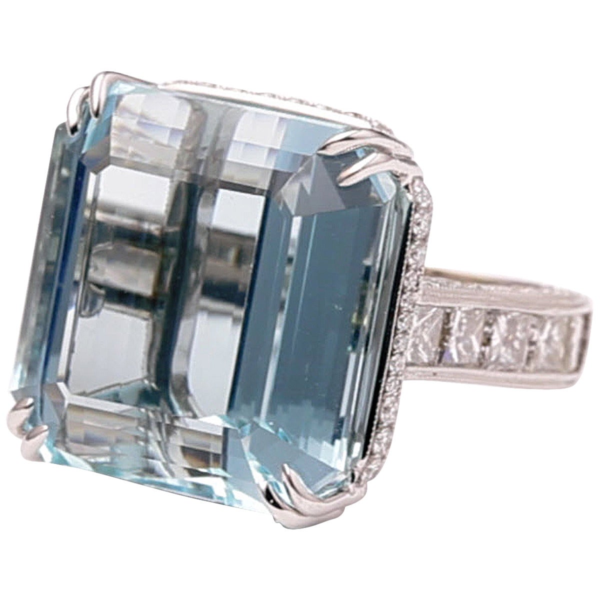 Bague cocktail en or ornée d'une aigue-marine de 38,57 carats et de diamants - Prix de vente d'origine 47 000 $