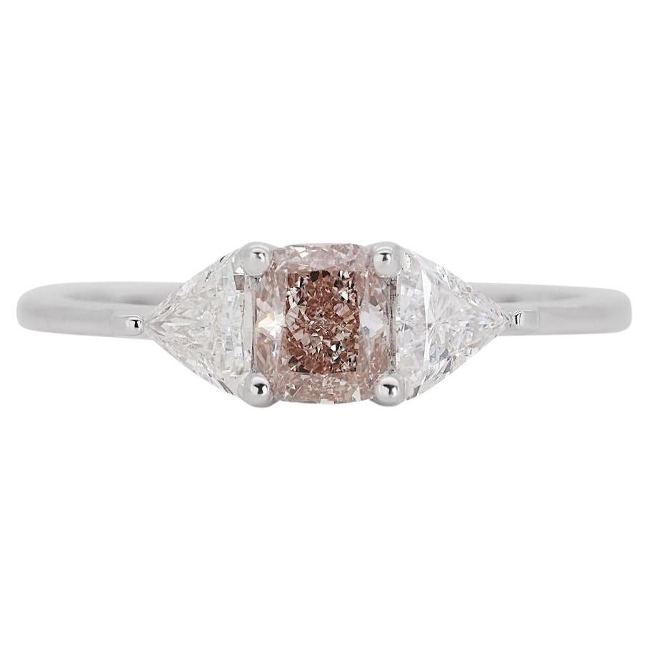 Stunning 0.81ct Three Stone Ring in 18K White Gold For Sale