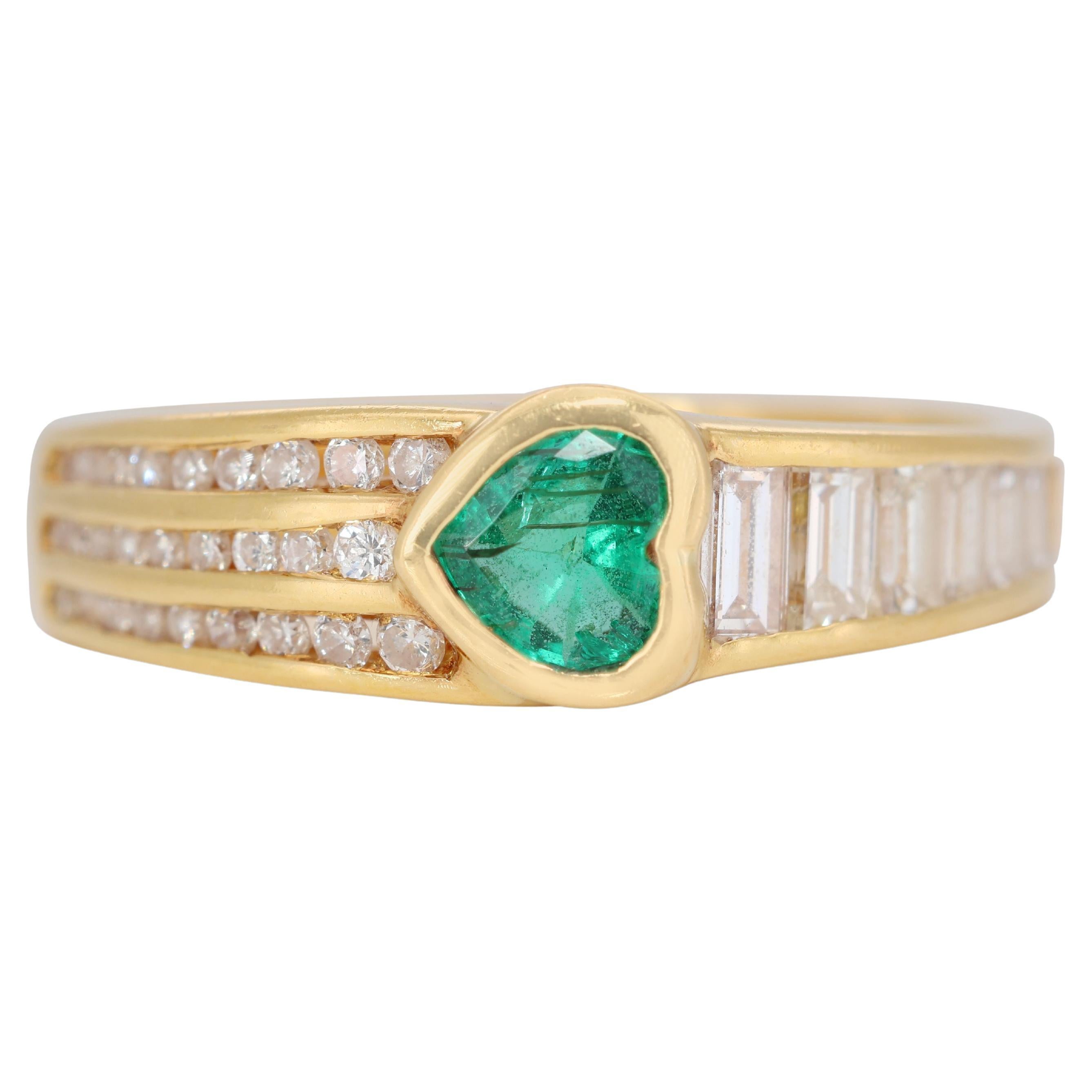 Elegant 18k Yellow Gold Ring with 0.70 Ct Natural Emerald and Diamonds NGI Cert For Sale